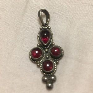 ❗️SOLD❗️925 sterling silver garnet pendant!